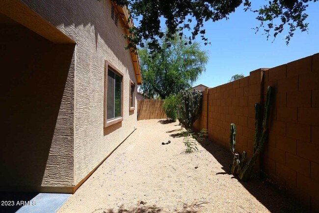 Building Photo - 2617 W Beverly Rd