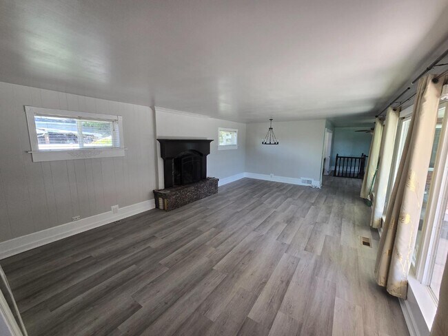 Building Photo - 309 E 200 S