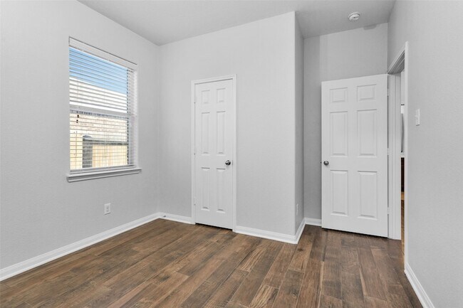 Building Photo - 30831 W Lost Creek Blvd