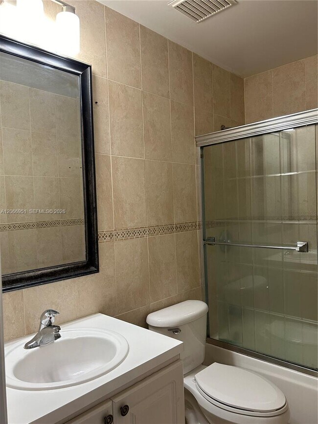 Building Photo - 6245 SW Kendale Lakes Cir