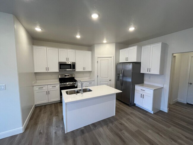 Building Photo - Azalea Beauty!