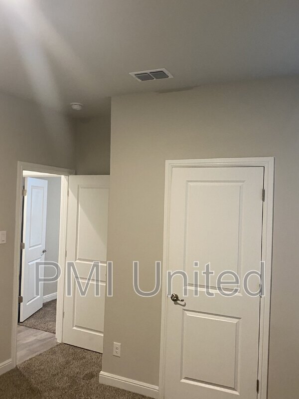 Building Photo - 249 Irish Moss Dr