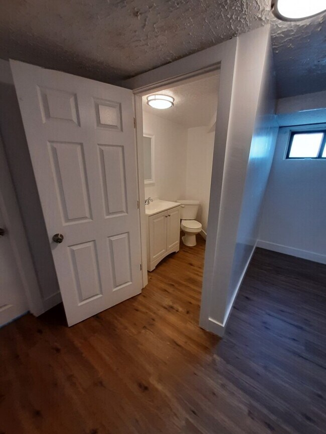 Building Photo - Beautiful Home Ready for Move-in