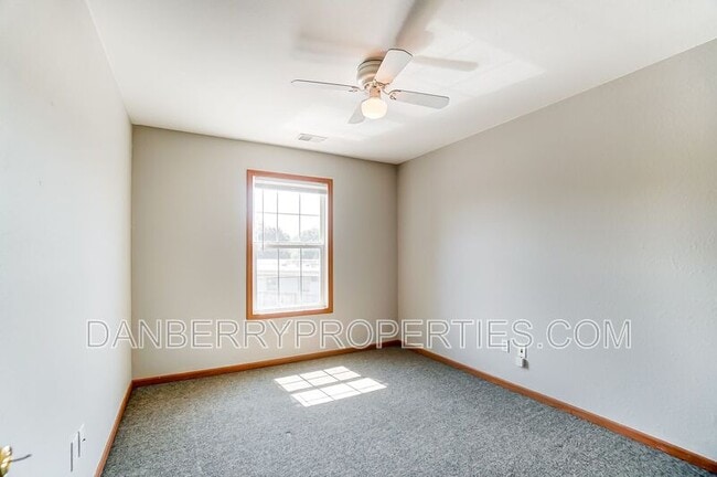 Building Photo - 1111 N Byrne Rd