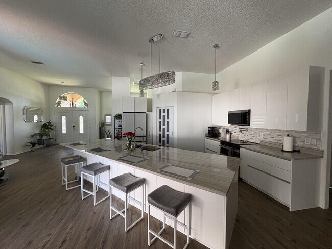 Building Photo - Spacious 4-Bedroom Oasis with 3 Full Baths in the Beautiful Community of Indian Lakes in St. Clou...