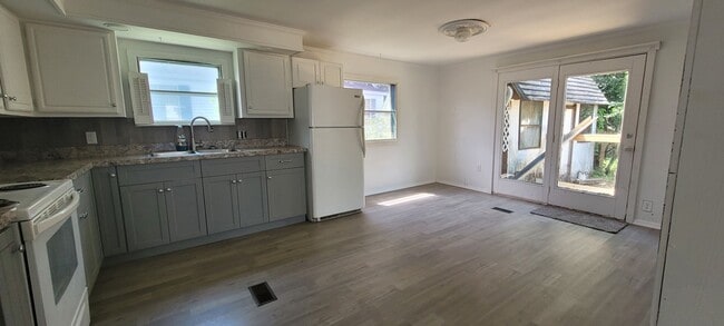 Primary Photo - 3 bedroom 2 bathroom mobile home in Quarry...