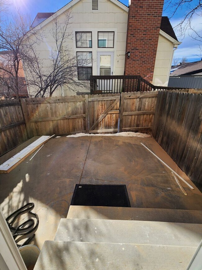 Building Photo - Beautiful Townhome at Monterey Community in Centennial!