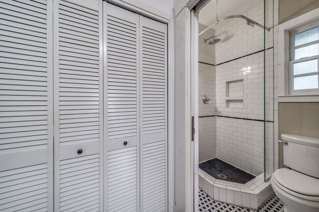 Building Photo - BEAUTIFUL HOME IN BLUEBONNET HILLS, ALAMO HEIGHTS