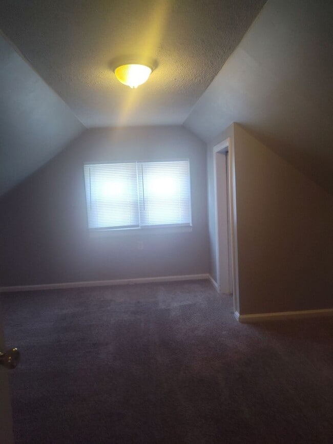 Building Photo - 868 Clarks Ln