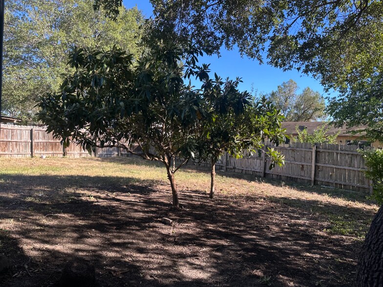 Building Photo - 5922 Lakedale St