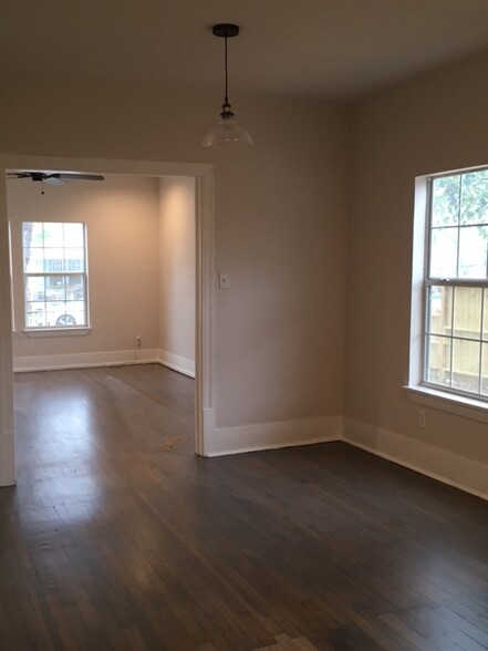 Open floor plan with just refinished original hardwood floors - 1133 W Lynwood Ave