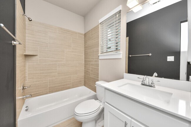Building Photo - 2704 Freund St