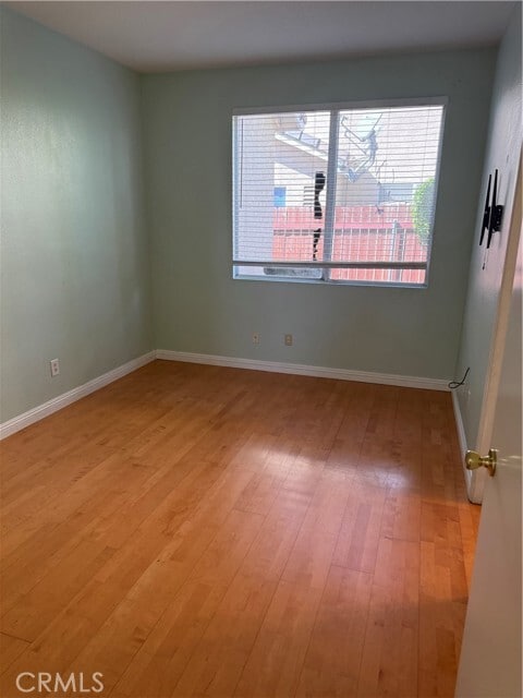 Building Photo - 865 Tam O'Shanter St