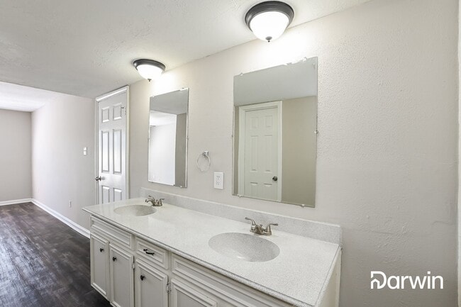 Building Photo - 230 Kirkaldy Dr