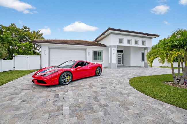 Building Photo - 711 NE 6th St