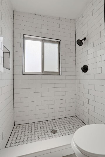 Building Photo - 2 bedroom, 1 bathroom single-story duplex
