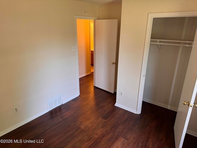 Building Photo - 6270 Shady Glen Cove