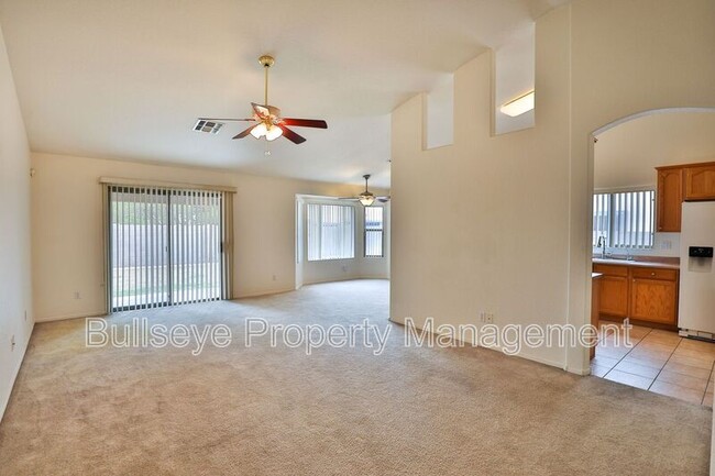 Building Photo - 515 N Aletta