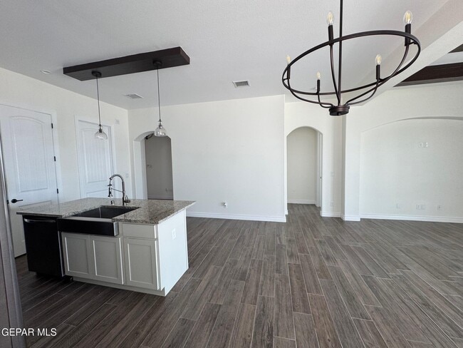 Building Photo - 229 Farnborough St