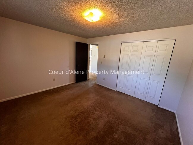 Building Photo - 500 W Golden Sun Ct