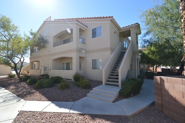 Building Photo - 2nd Floor Condo in a Gated Northeast Commu...