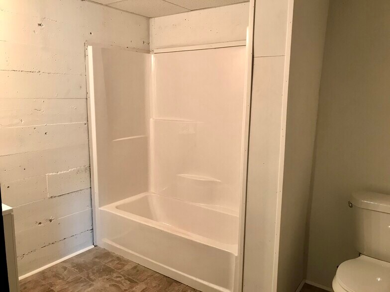 Building Photo - 3650 Fort Ave