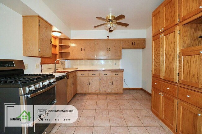 Building Photo - 4465 Red Bluff St