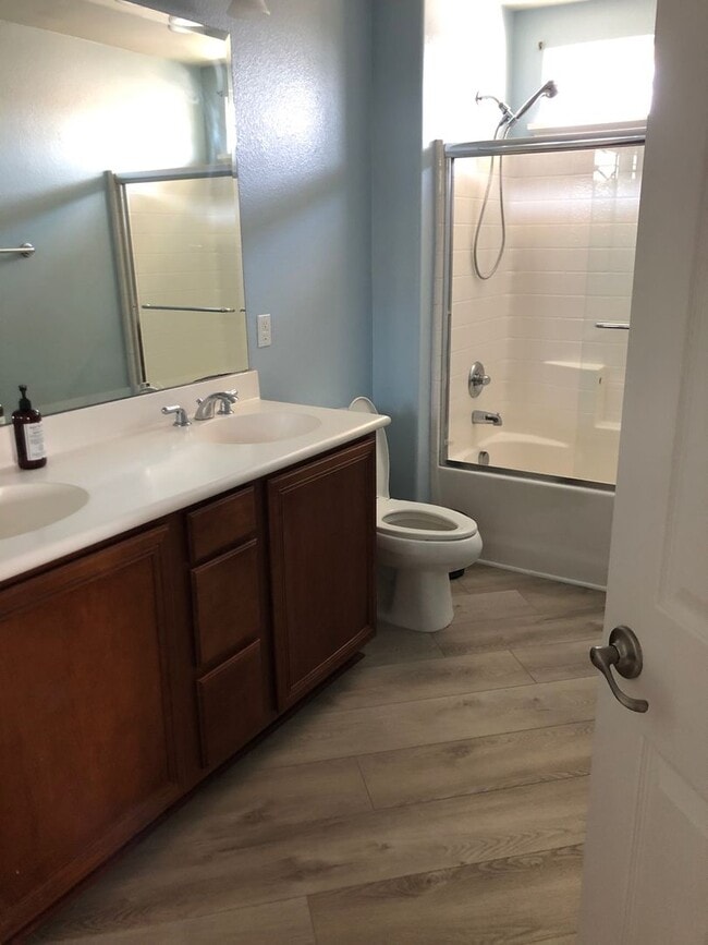 Building Photo - Z519 Cedarbrook Ln