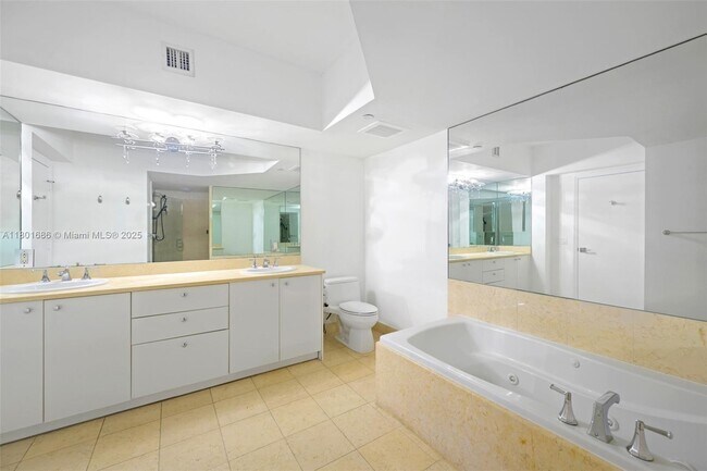 Building Photo - 20000 E Country Club Dr
