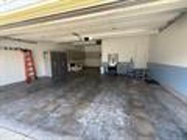 Building Photo - 372 Bluestem Trail