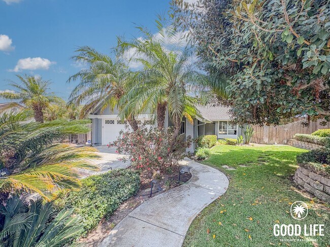 Building Photo - SD: Stunning 4BD/3BA Home in Vista with Panoramic Views, Private Balcony & Large Yard