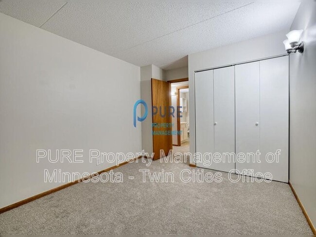 Building Photo - 2421 S 9th St