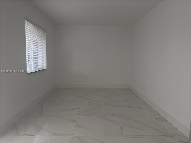 Building Photo - 1629 SW 3rd St