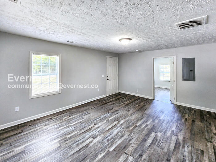 Building Photo - 306 Walker Dr