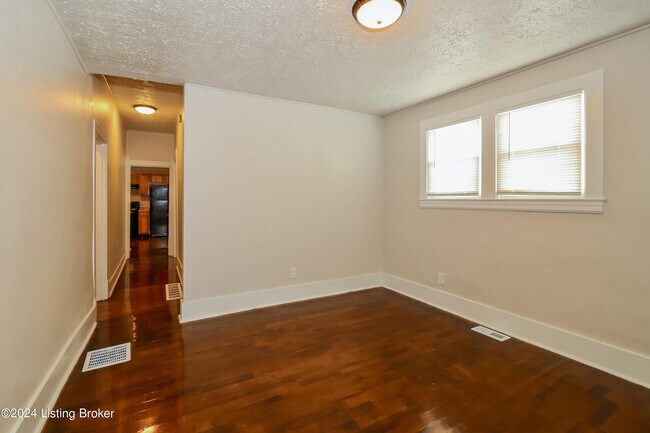 Building Photo - 3732 River Park Dr