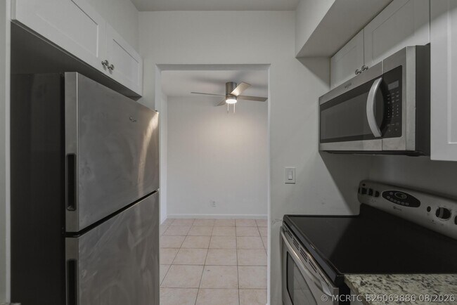 Building Photo - 4529 NE 21st Ave