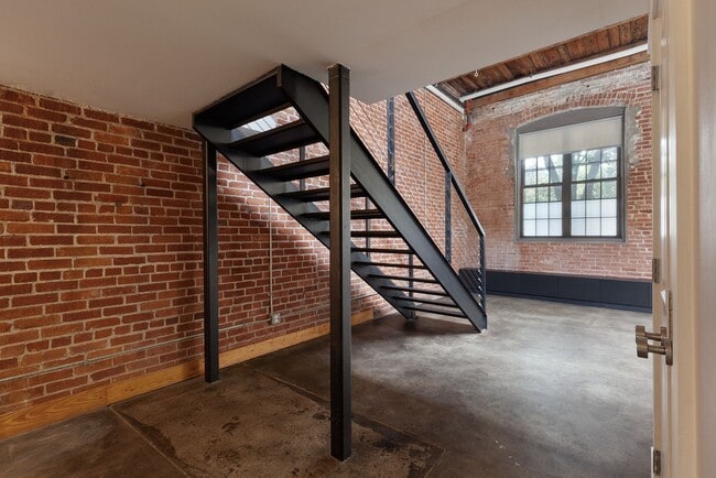 Building Photo - Industrial-Chic 2/2 Loft with Garage Near ...