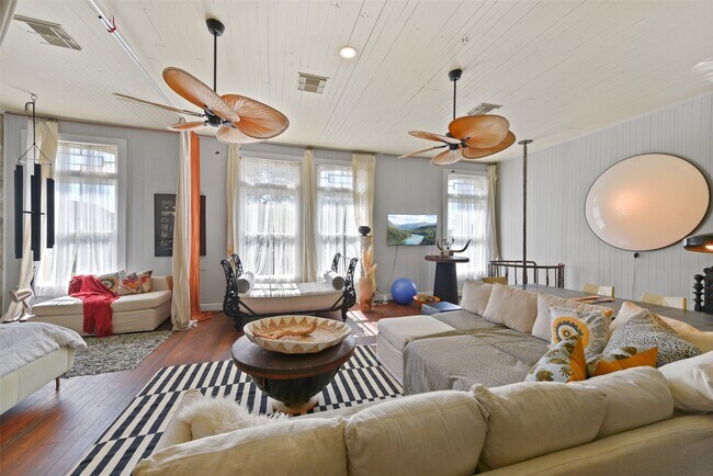 Building Photo - 1614 Avenue K