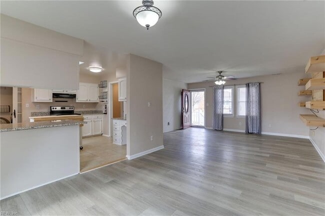 Building Photo - 829 Arondale Crescent