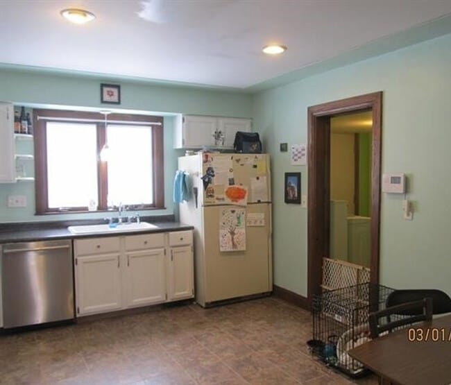 Building Photo - 4 bedroom house