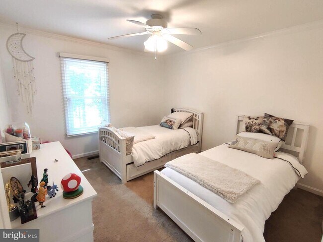 Building Photo - 7212 Burton Hill Ct