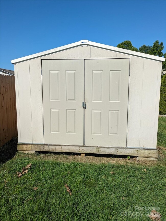 Building Photo - 111 Sterling Terrace Dr