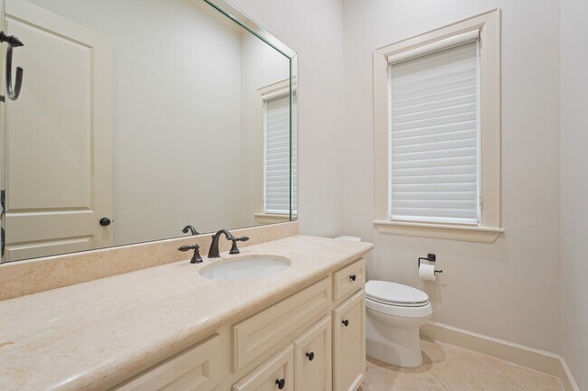 Building Photo - 521 Lovett Blvd