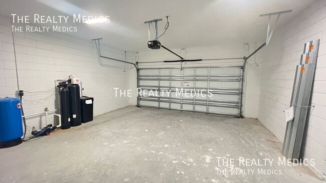 Building Photo - 1138 Kareena St NW