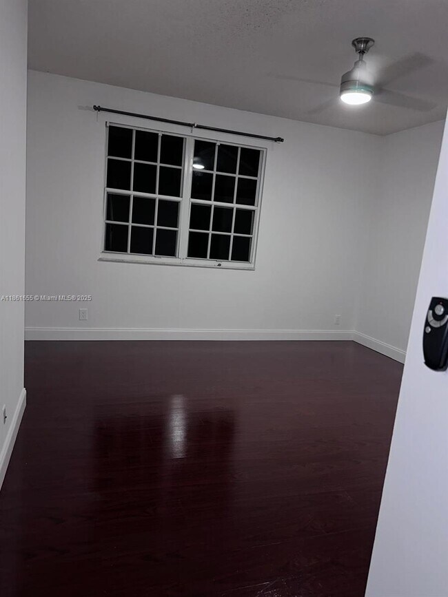 Building Photo - 991 Sevilla Cir