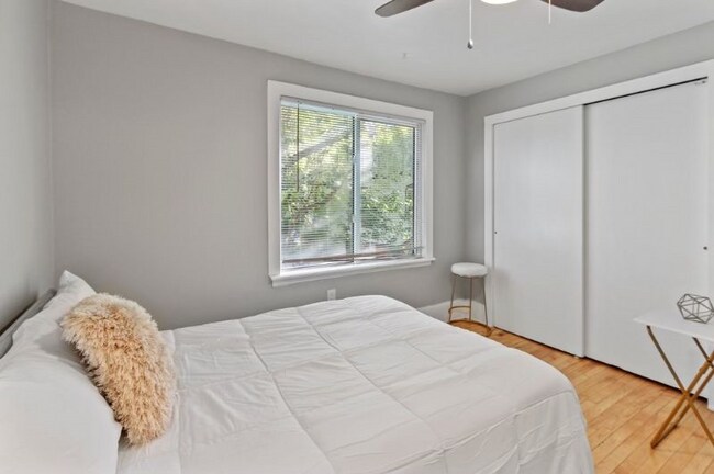 Building Photo - 1722 N Pulaski St