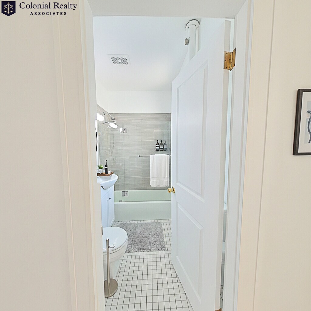 Building Photo - 2031 Commonwealth Ave