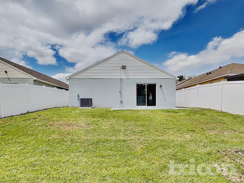 Building Photo - 30602 Birdhouse Dr