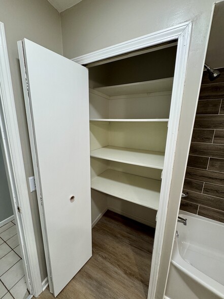 Building Photo - 1155 Maple St