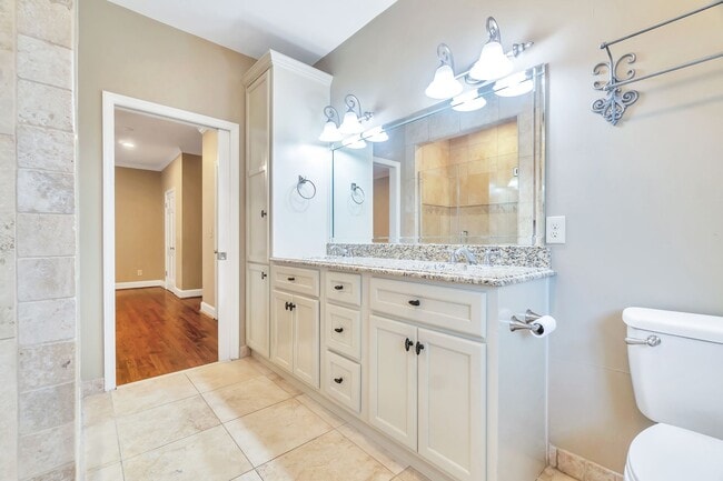 Building Photo - ** 3 bed 2 bath located in McGehee Estate ...